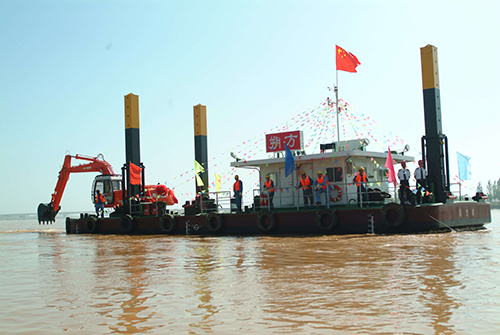 湖南中海工作船 1.6m³反铲式挖泥船